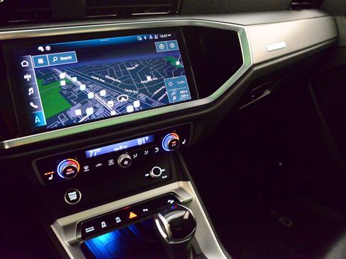 Certified 2025 Audi Q3 2.0T Premium Plus w/ Premium Plus Package image 28