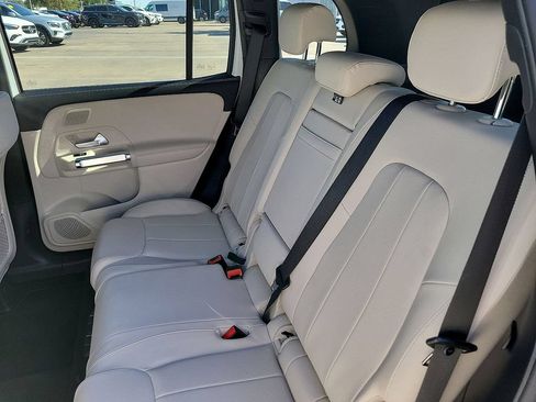 New 2025 Mercedes-Benz GLB 250 image 13