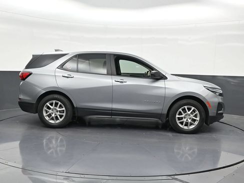 Used 2023 Chevrolet Equinox LS w/ LS Convenience Package FWD image 7
