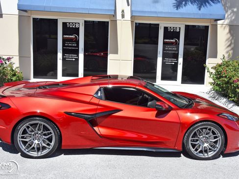 Used 2025 Chevrolet Corvette Z06 w/ Stealth Interior Trim Package RWD image 10