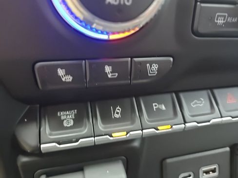 Used 2022 GMC Sierra 3500 Denali w/ Denali Ultimate Package image 19