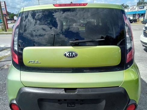 Used 2014 Kia Soul + FWD image 6