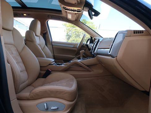 Used 2014 Porsche Cayenne GTS AWD/4WD image 29
