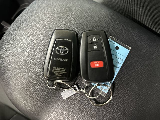 Used 2025 Toyota RAV4 XLE FWD image 26