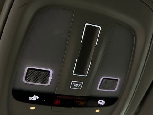 Used 2023 Volvo XC60 B5 Plus image 24