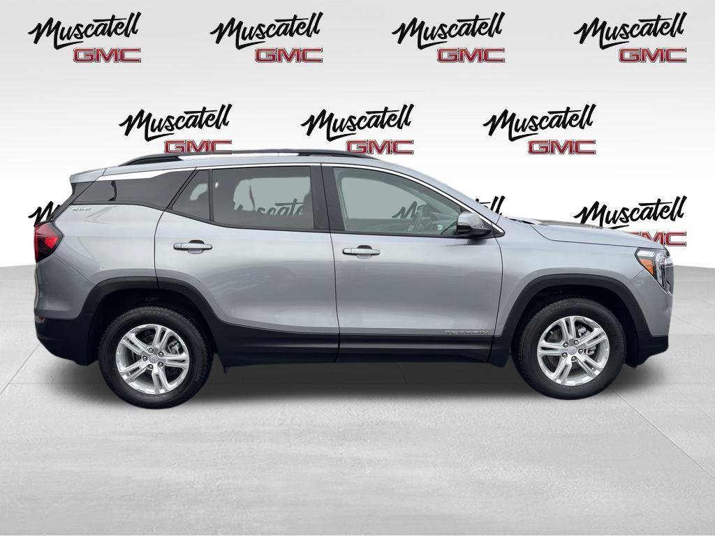 Used 2024 GMC Terrain SLE w/ Driver Convenience Package AWD/4WD image 2