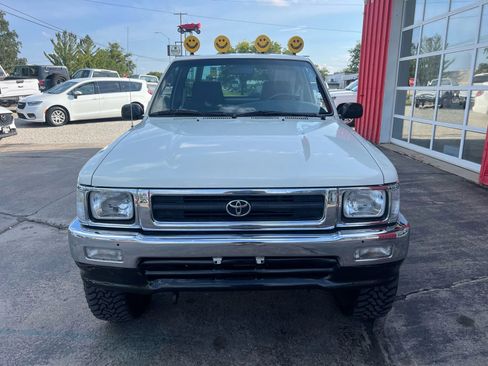 Used 1992 Toyota Pickup Deluxe image 3