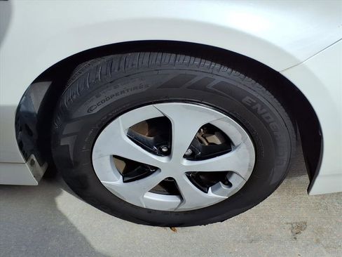 Used 2014 Toyota Prius Four image 12