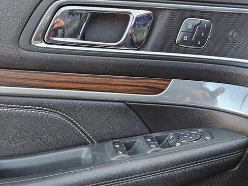 Used 2018 Ford Explorer Limited w/ Equipment Group 301A image 10