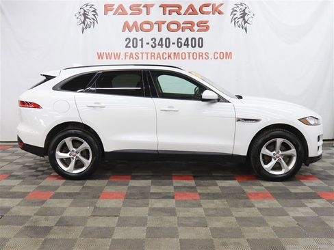 Used 2018 Jaguar F-PACE Premium image 4