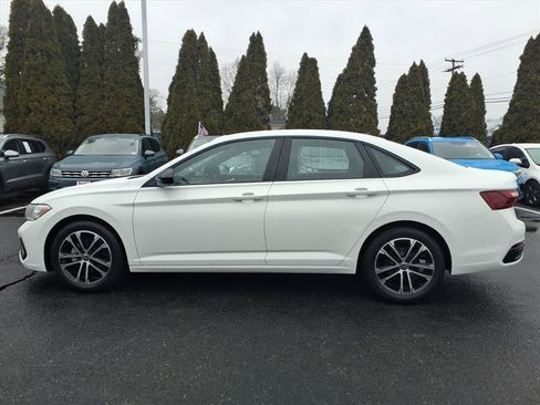 Certified 2022 Volkswagen Jetta Sport image 6