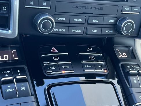 Used 2017 Porsche Cayenne S image 18