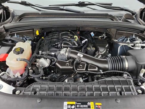 Used 2025 Jeep Grand Cherokee L Laredo image 9