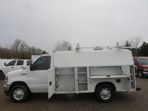 Used 2023 Ford E-350 and Econoline 350 Super Duty w/ Power Windows & Locks Group image 24