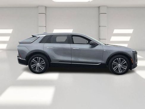 Certified 2023 Cadillac Lyriq Luxury SUV image 46