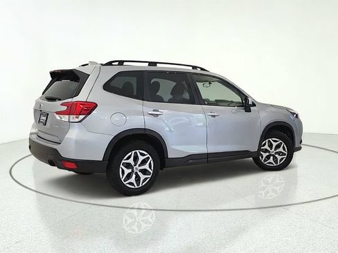 Used 2023 Subaru Forester Premium AWD/4WD image 6