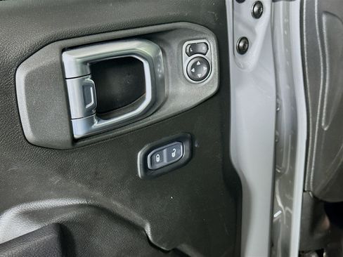 Used 2023 Jeep Wrangler Unlimited w/ Sun & Screen Package AWD/4WD image 15