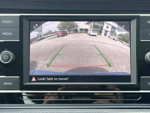 Used 2022 Volkswagen Jetta SE FWD image 13