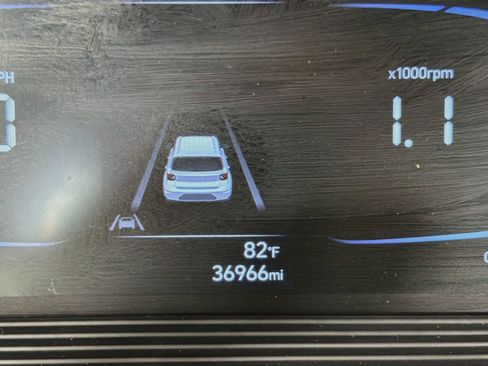 Used 2025 Hyundai Venue SEL FWD image 19