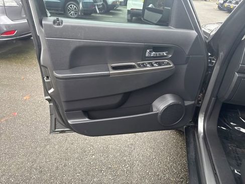 Used 2012 Jeep Liberty Limited Jet w/ Comfort/Convenience Group image 15