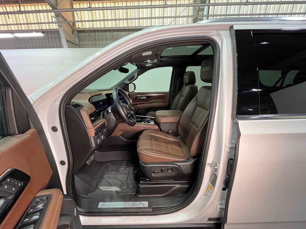 Certified 2025 Chevrolet Suburban High Country w/ Sun And Tow Package AWD/4WD image 18