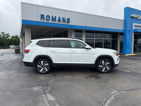 Used 2025 Volkswagen Atlas SE FWD image 2