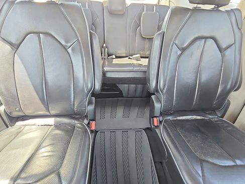 Used 2018 Chrysler Pacifica Limited FWD image 10