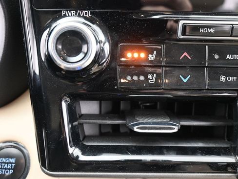 Used 2022 Toyota Highlander Limited image 23