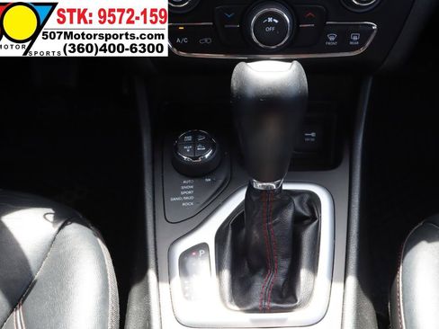 Used 2015 Jeep Cherokee Trailhawk AWD/4WD image 19