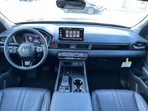 Certified 2025 Honda Pilot Black Edition image 16