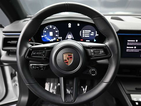 Certified 2025 Porsche Macan Electric RWD image 10