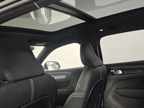 Certified 2023 Volvo XC40 B5 Ultimate w/ Climate Package image 13