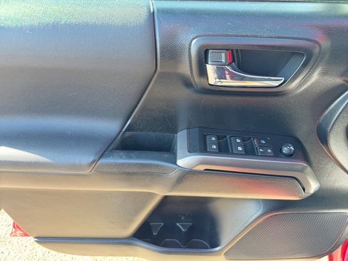 Used 2021 Toyota Tacoma TRD Off-Road w/ Technology Package image 14