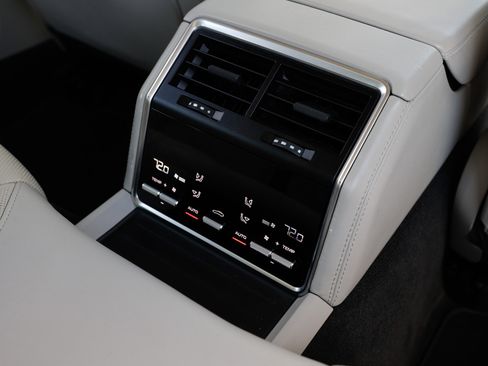 Used 2020 Porsche Panamera image 47