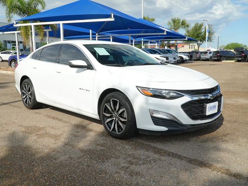 Used 2025 Chevrolet Malibu RS image 3