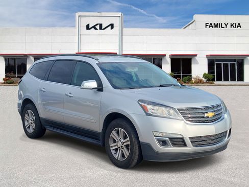 Used 2017 Chevrolet Traverse LT FWD image 1