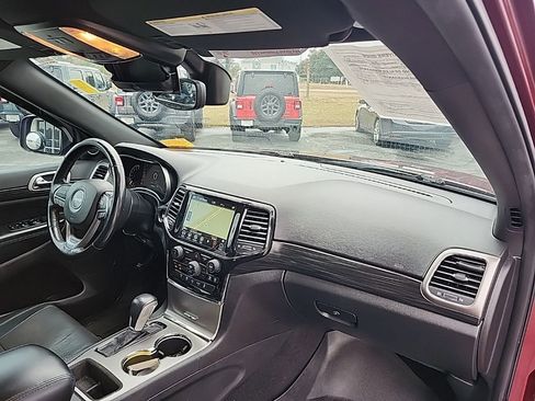 Used 2019 Jeep Grand Cherokee Altitude image 22