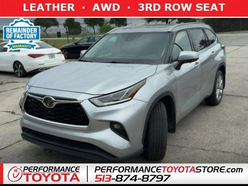 Used 2023 Toyota Highlander Limited AWD/4WD image 1