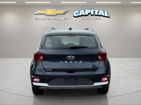 Used 2021 Hyundai Venue w/ Cargo Package FWD image 4