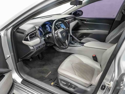 Used 2019 Toyota Camry SE w/ Carpet Mat Package FWD image 17