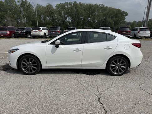 Used 2018 MAZDA MAZDA3 Touring FWD image 9