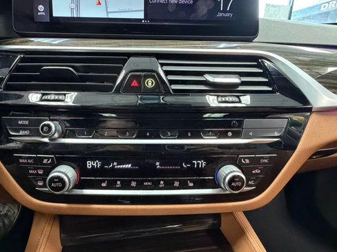 Used 2021 BMW 530i xDrive image 50