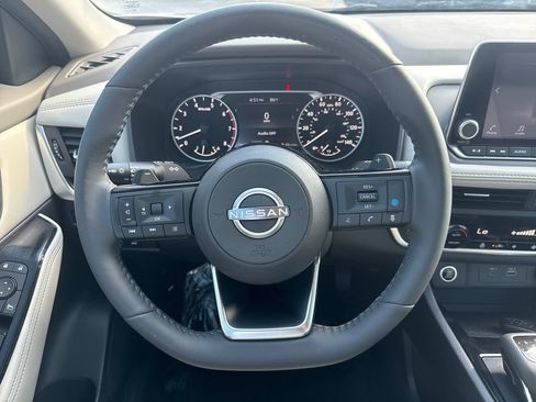 Used 2023 Nissan Rogue SV w/ SV Premium B Package FWD image 15