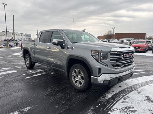 Used 2025 GMC Sierra 1500 SLT image 2