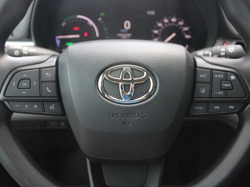 Used 2026 Toyota Sienna LE FWD image 16