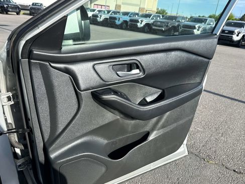 Used 2024 Nissan Rogue SV AWD/4WD image 19