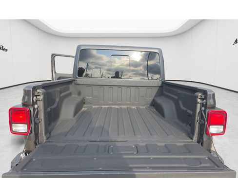 Used 2021 Jeep Gladiator Overland w/ Popular Equipment Package AWD/4WD image 23