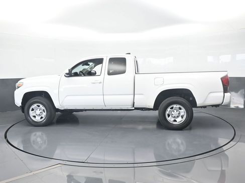 Used 2022 Toyota Tacoma SR image 3