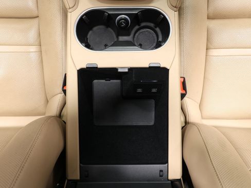 Used 2019 Porsche Cayenne E-Hybrid Sport Utility 4D image 44