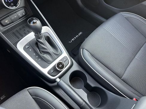 New 2025 Hyundai Venue Limited image 24